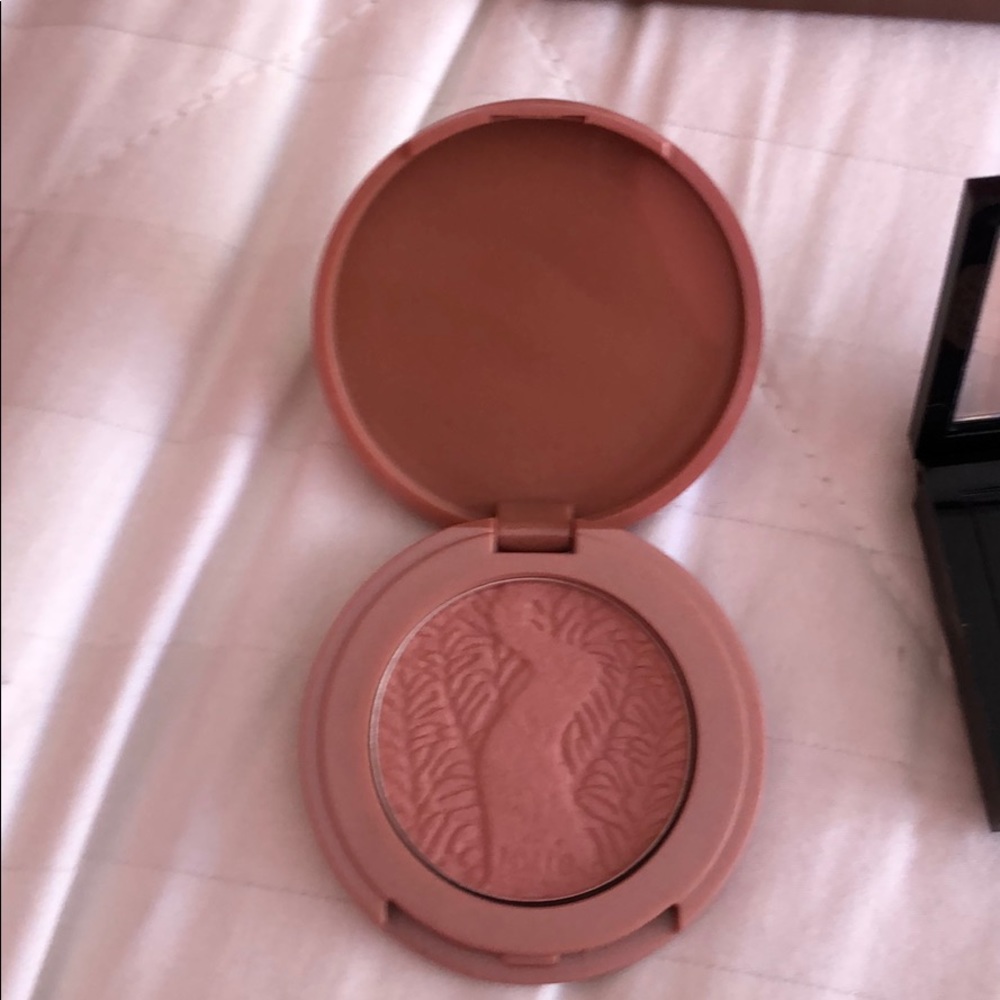 too face palete , tarte blush and mac eyeshadows - Picture 4 of 8